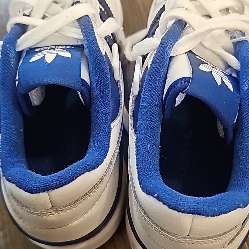 ADIDAS Forum Low size 4 Blue and White gently worn straps included - Picture 3 of 6